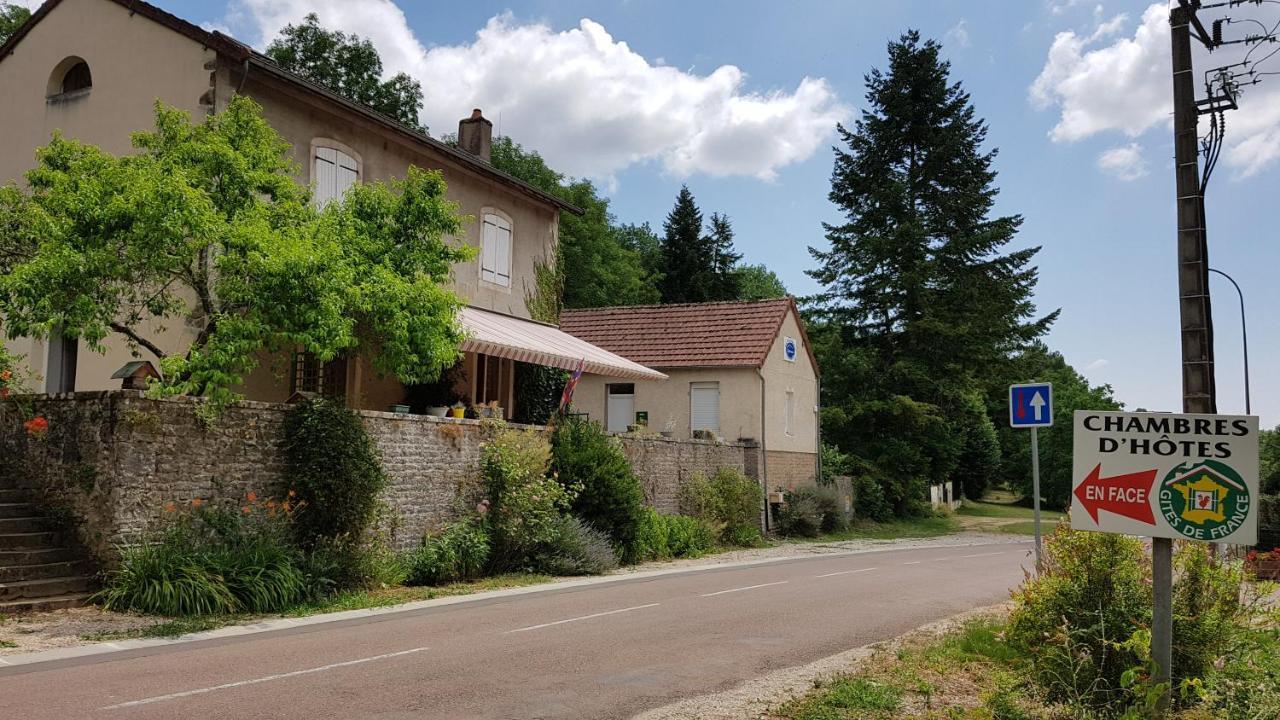 La Providence, Chambres D'Hotes Saint-Sernin-du-Plain Екстериор снимка