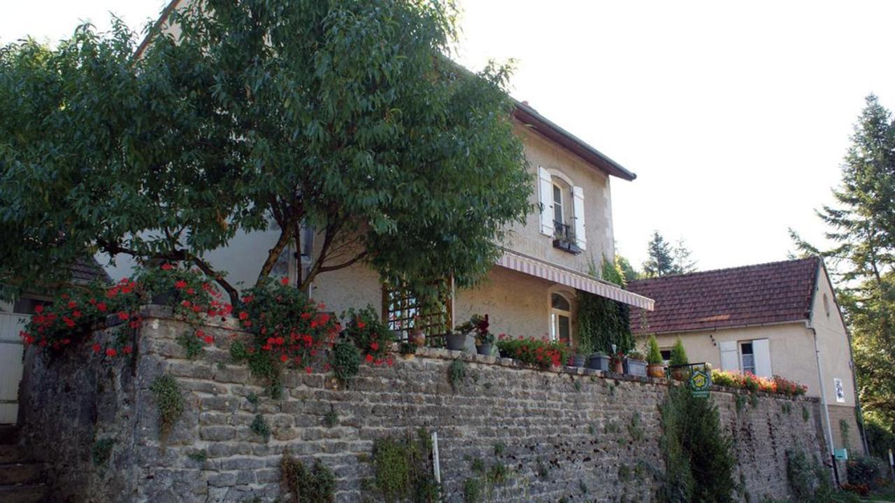 La Providence, Chambres D'Hotes Saint-Sernin-du-Plain Екстериор снимка