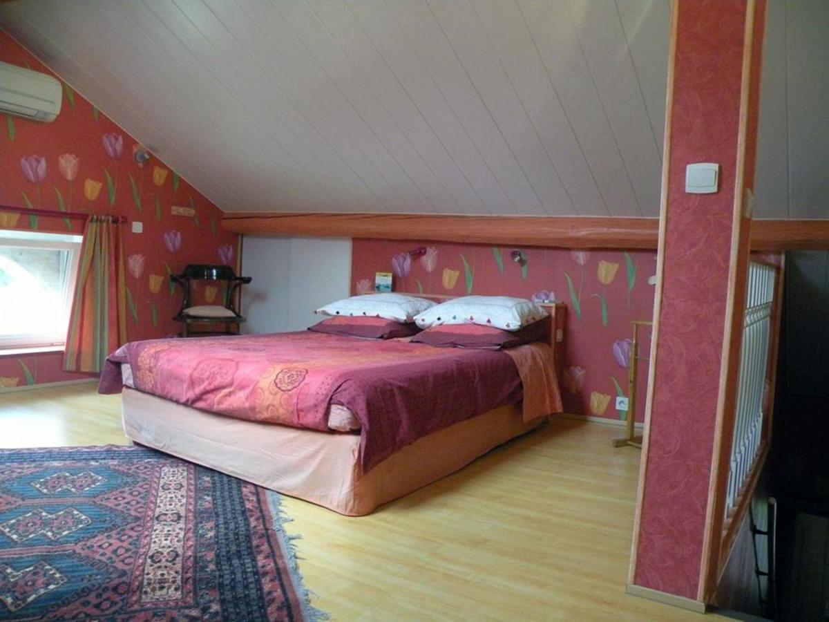 La Providence, Chambres D'Hotes Saint-Sernin-du-Plain Екстериор снимка